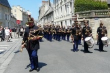 Dfil de la Garde Rpublicaine dans les rues de Bayeux