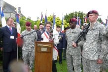 Une statue a t offerte  la commune par le Brigadier-Gnral Cavoli