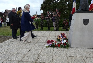 Dpt de gerbe par la Dpute Nicole Ameline