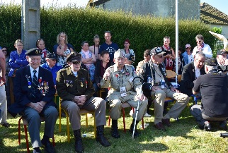 Les paras de la 101me honors par leurs camarades