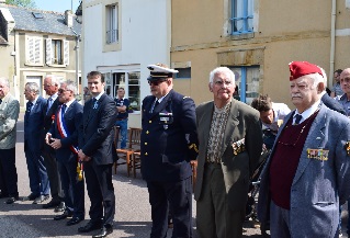 Elus et Anciens Combattants se sont recueillis devant le monument aux morts