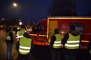 Pompiers et ambulances passent librement