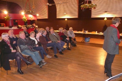 Le public a interprt une pice avec la chorale