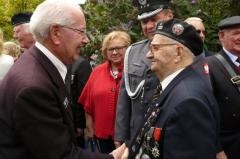 Michel Lebaron, Maire de Cinteaux salue un vtran polonais