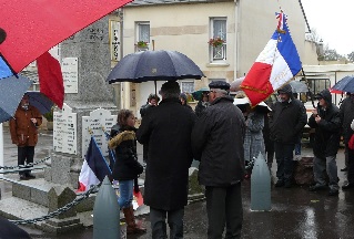 Crmonie au monument aux morts